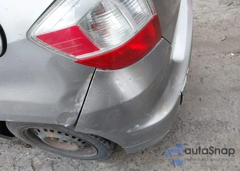 2010 Honda Fit z USA, uszkodzony, nr VIN JHMGE8H2XAC018654